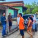 Manoel Castro conversa com os moradores do povoado Barro Duro